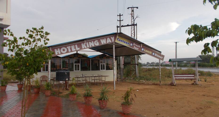 Hotel Kingway, Sikar 5